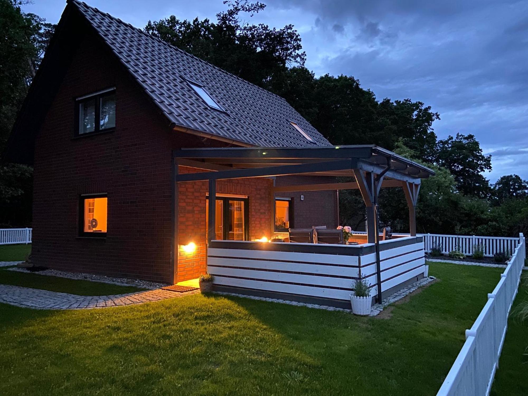 Strandhaus Mathea - Ruhige Lage Direkt Am Fleesensee - Parkplatz, Kamin, Sauna - Familienfreundlich Unter Göhren Kültér fotó